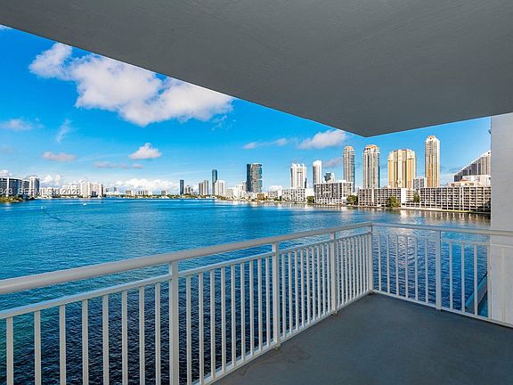 3rd image of 301 174th St APT 619