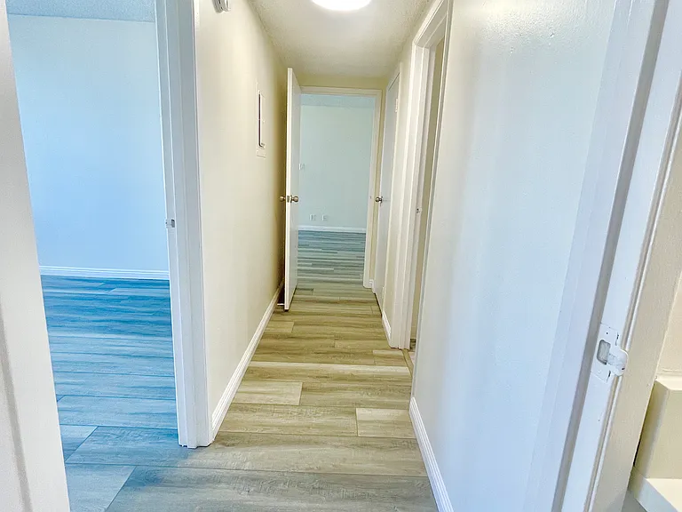 Occidental Towers Apartments — Photo 180