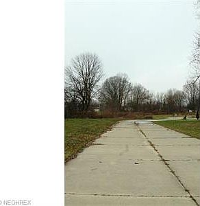 3rd image of 142 Grandview Ave