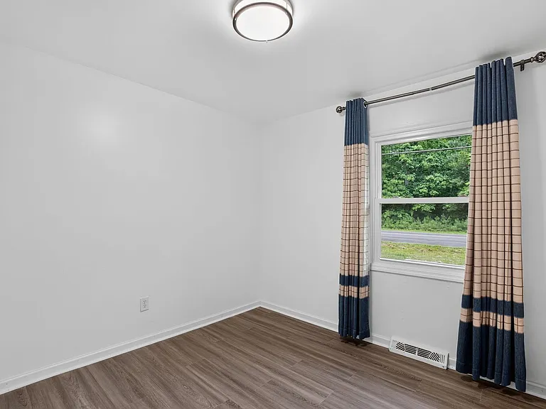 21465 Indian Bridge Rd — Photo 10