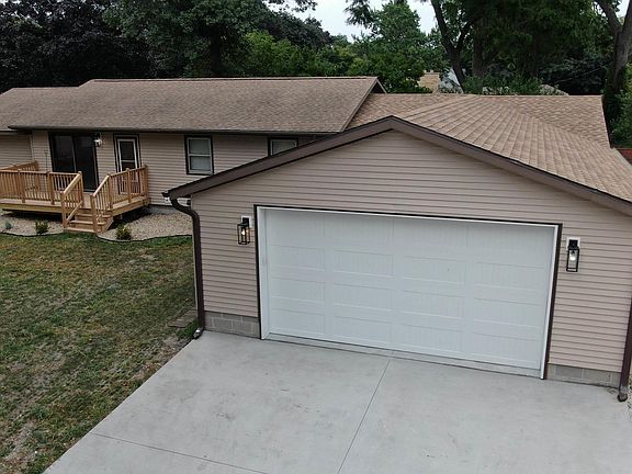 3rd image of 806 2nd Ave NE