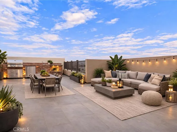 809 Brickyard Ln, Costa Mesa, CA 92627