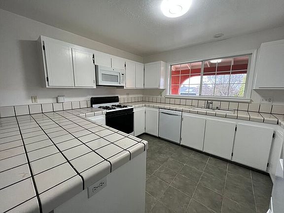 5th image of 3397 Burgundy Dr