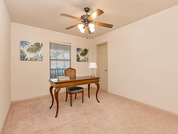 3rd image of 605 Kiowa Dr