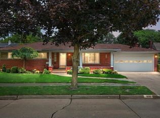 632 S Rosedale Ct, Grosse Pointe Woods, MI 48236