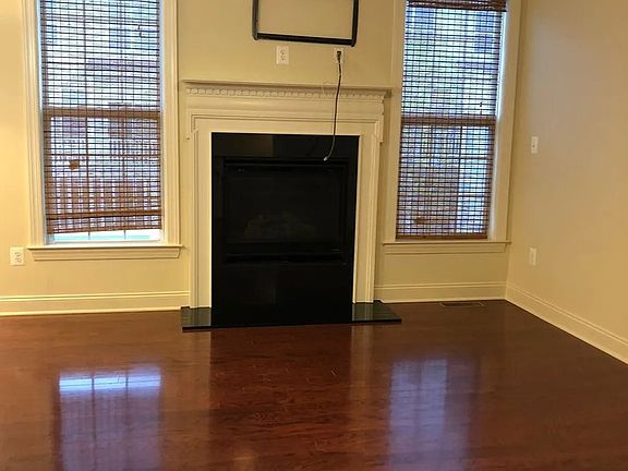 Family Room w/Fireplace