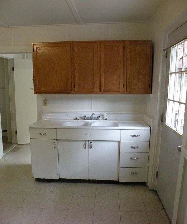 1st image of 220 Brown St #1