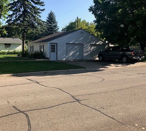 2nd image of 545 2nd St SE