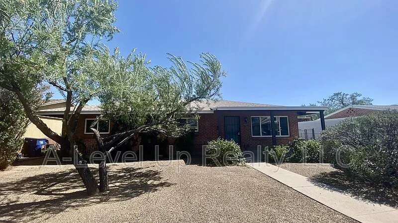 3 bed, 2.0 bath, 1200 sqft, $1,600 — Photo 4