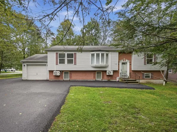 7571 Eagle Rock Dr, Tobyhanna, PA 18466