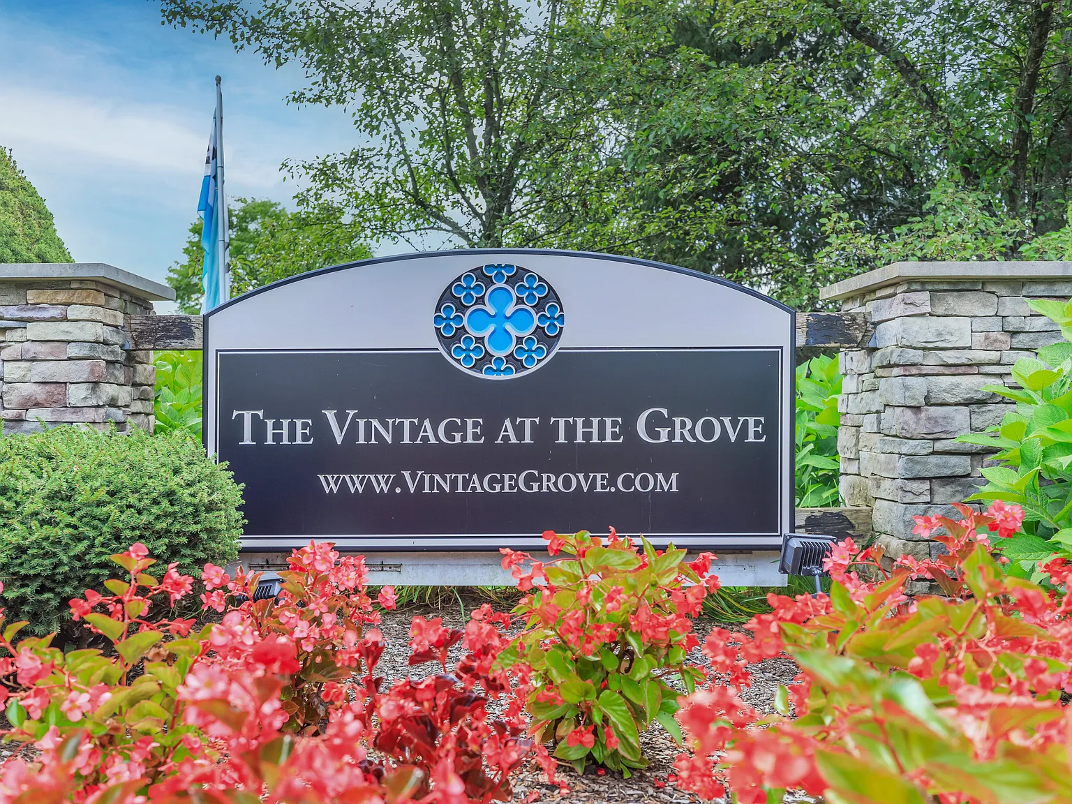 Vintage at the Grove — Photo 1