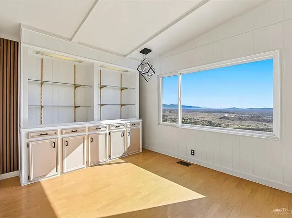 24303 Woolsey Cyn Unit 15, Canoga Park, CA 91304