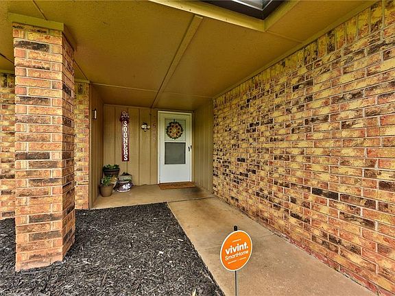 4th image of 608 Smalley Dr