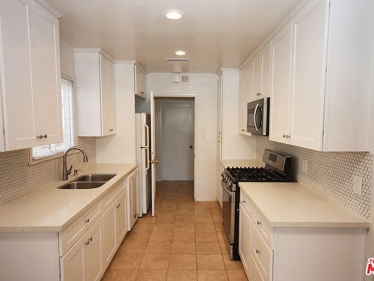2766 Dunleer Pl — Photo 3