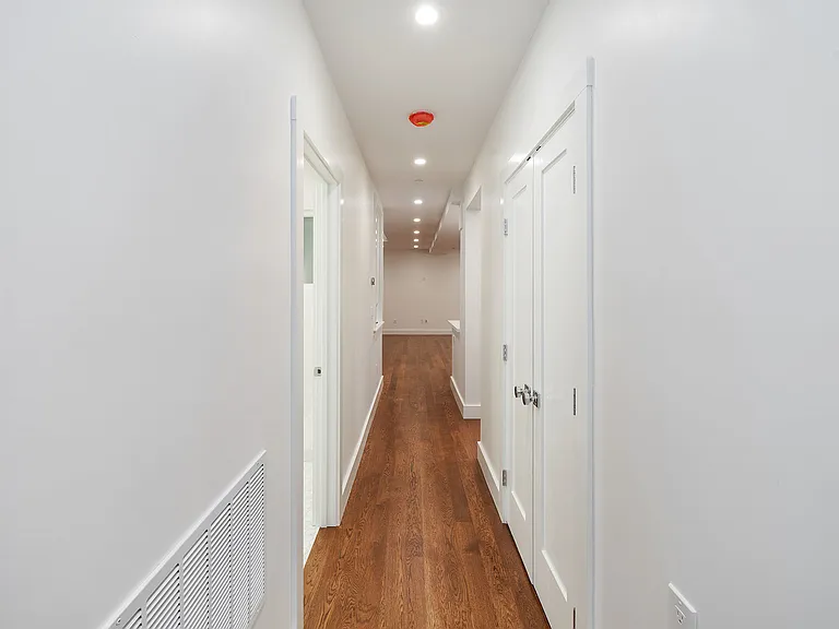 547 Union St — Photo 35