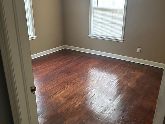 4th image of 719 W 10th Ave