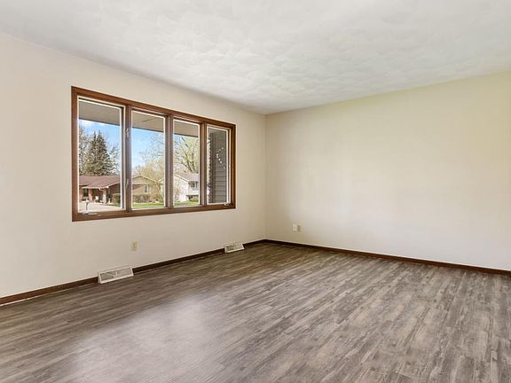 2nd image of 231 17th St NE