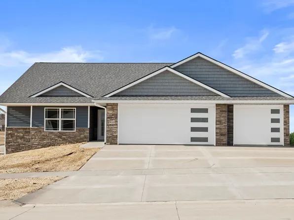 933 White Oak St, Manchester, IA 52057