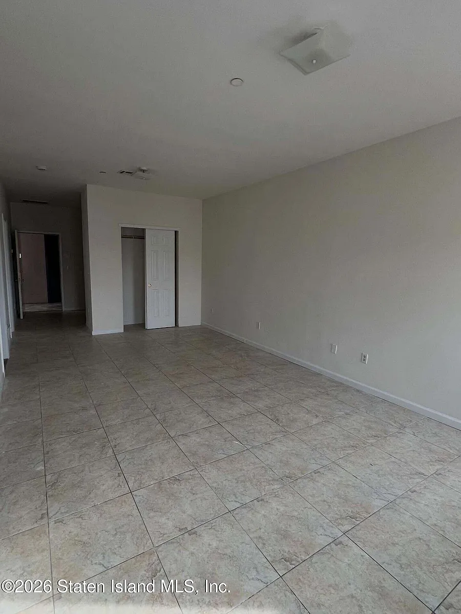 Building Photo - 6264 Amboy Rd #2E