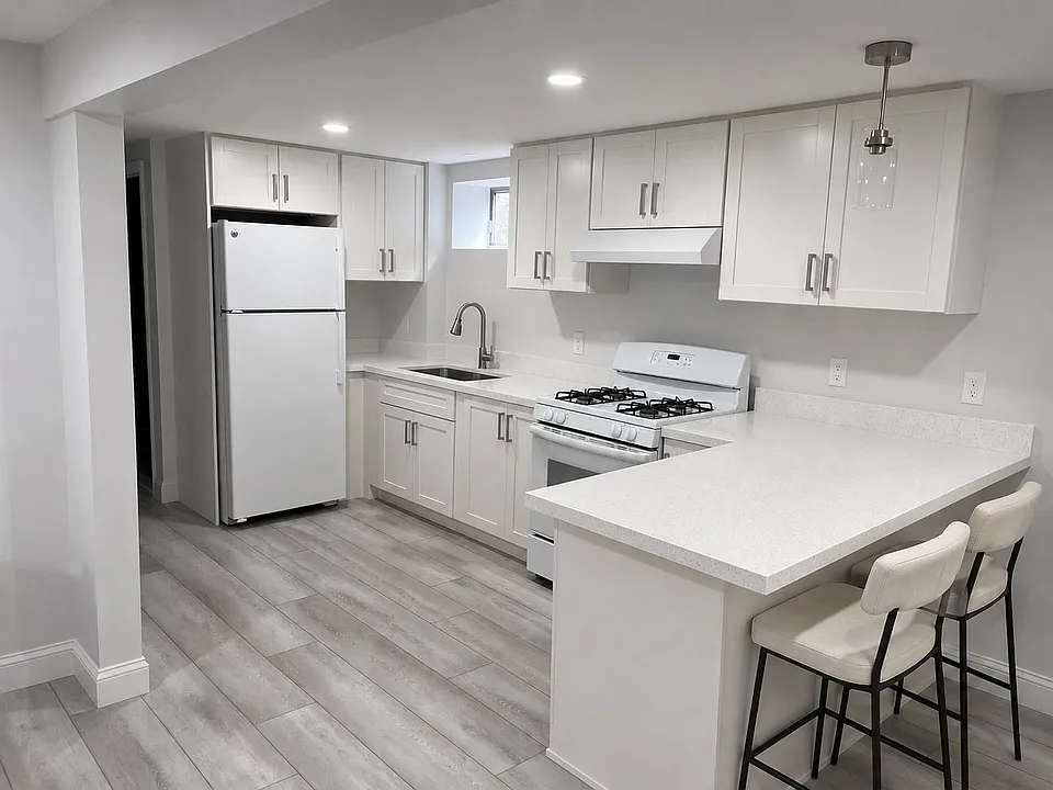 38A Eden Ave #38A