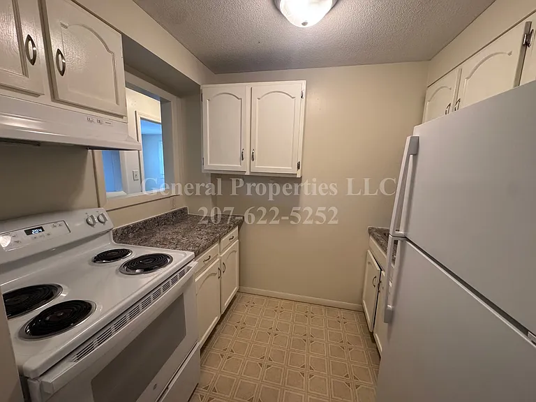 592 Riverside Dr — Photo 7