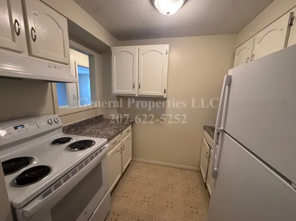 592 Riverside Dr, Augusta, ME