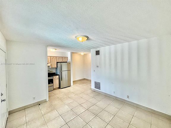2nd image of 1274 NE 40th St APT 6