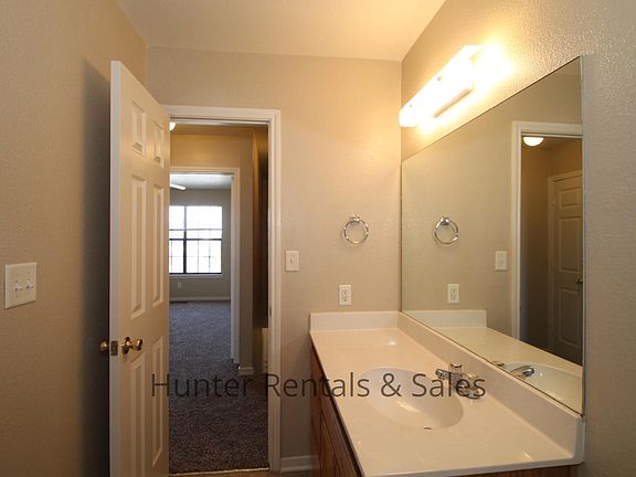 4th image of 3805Y S Park St #B