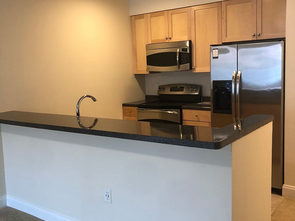 1st image of 406 Norwest Dr APT 1