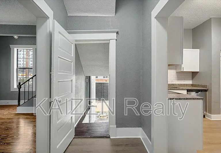 156 N Tucker St — Photo 10