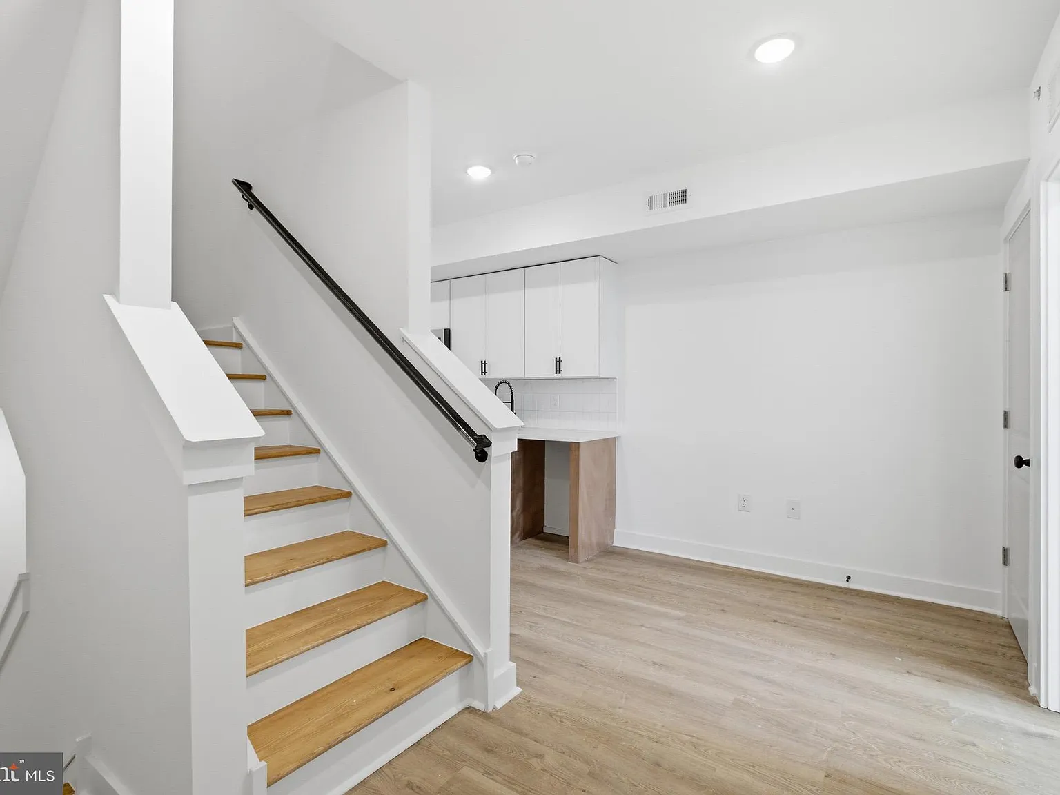 2 bed, $1,600 — Photo 2