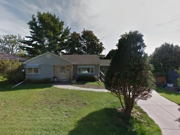 955 N Court St, Platteville, WI 53818