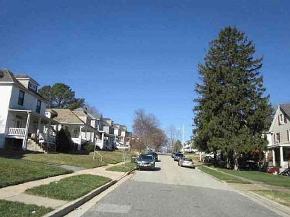 Exterior Neighborhood (street photo)