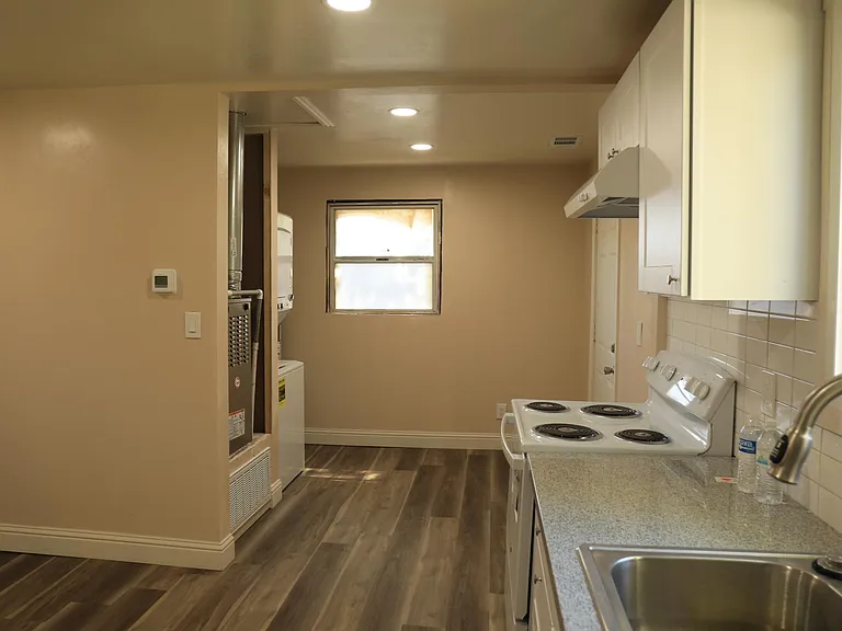 422 Pine St — Photo 8