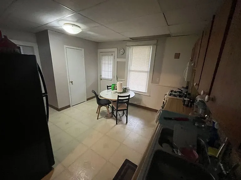 414 E Marshall St — Photo 58