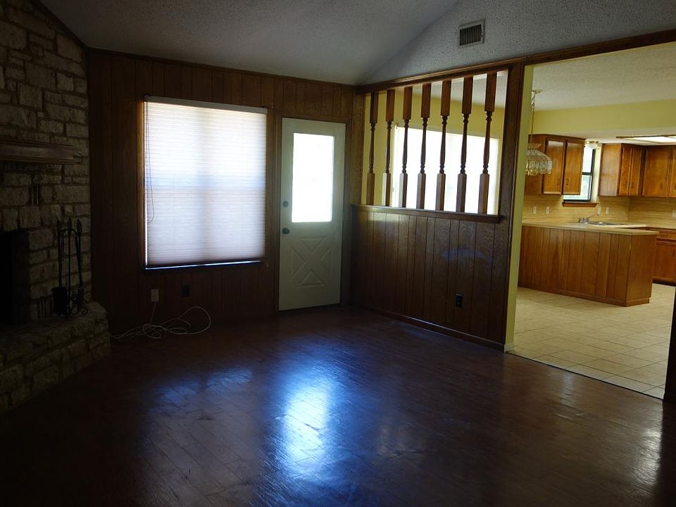 2nd image of 1526 Park Ln