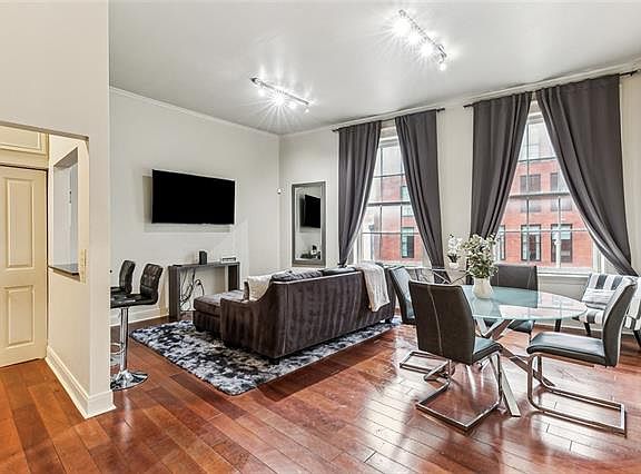 3rd image of 330 Julia St APT 212