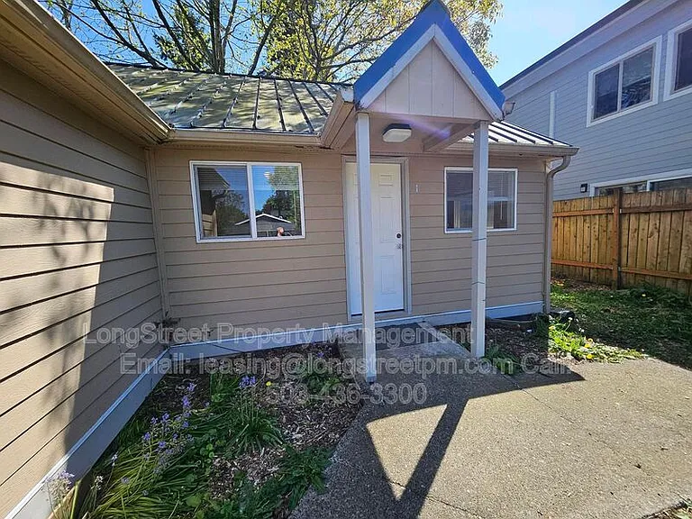 4553 NE 105th Ave #2 — Photo 2