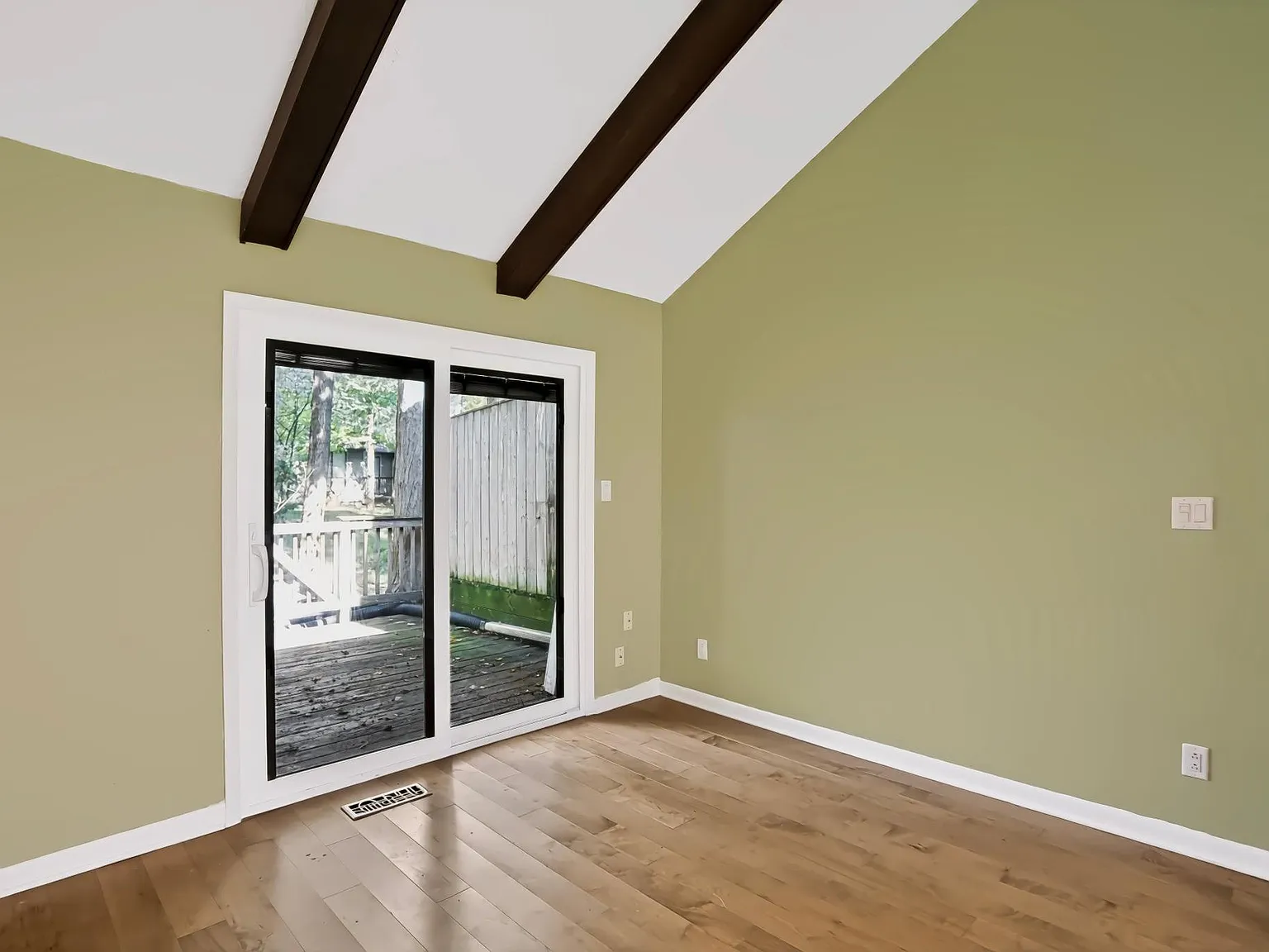 3 bed, 1337 sqft, $1,650 — Photo 2