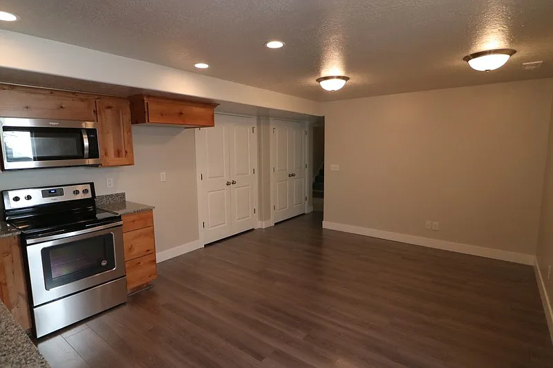 Newer Basement Apartment (Utilities Included) — Photo 2