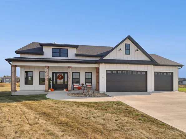 1101 Lakeview Cir NW, Bondurant, IA 50035