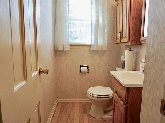 5th image of 4569 Oakridge Dr