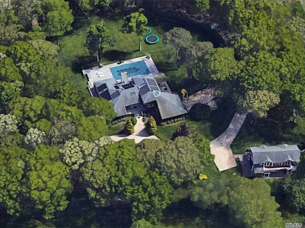 15 Lewis Rd, East Quogue, NY 11942