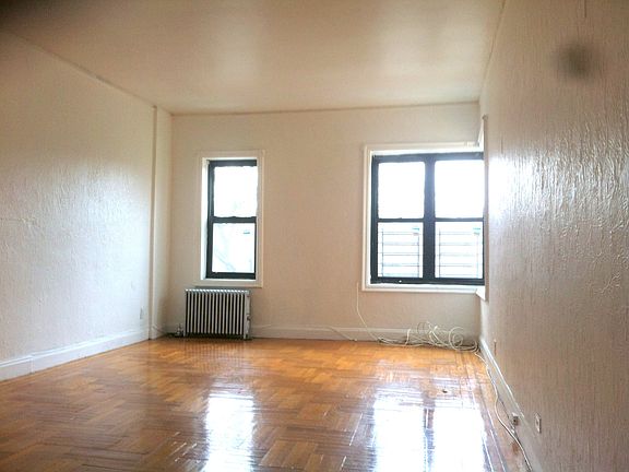 2nd image of 4557 Carpenter Ave