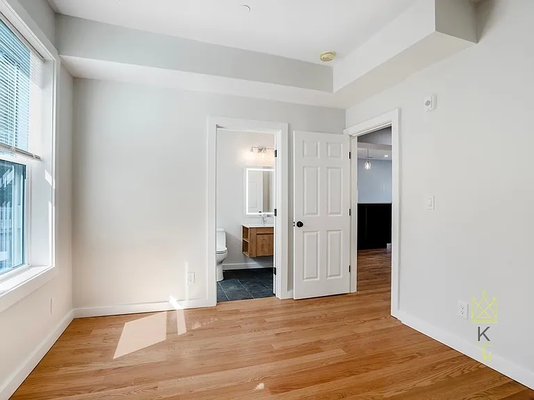 27 Linden St #1 — Photo 5