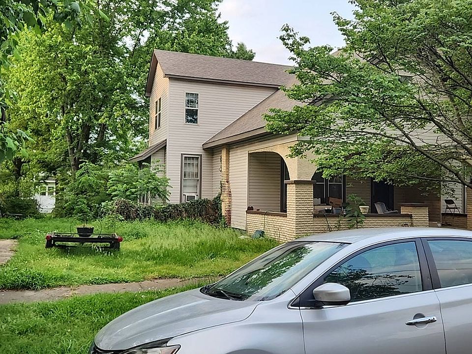 2nd image of 403 Floria Ave W