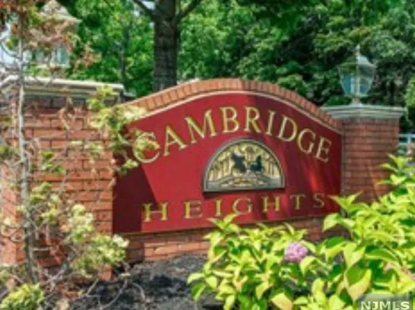 142 Surrey Ct, Ramsey, NJ 07446