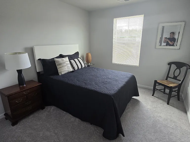 Full bedroom