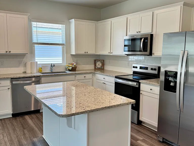 548 Coronado Ave — Photo 11