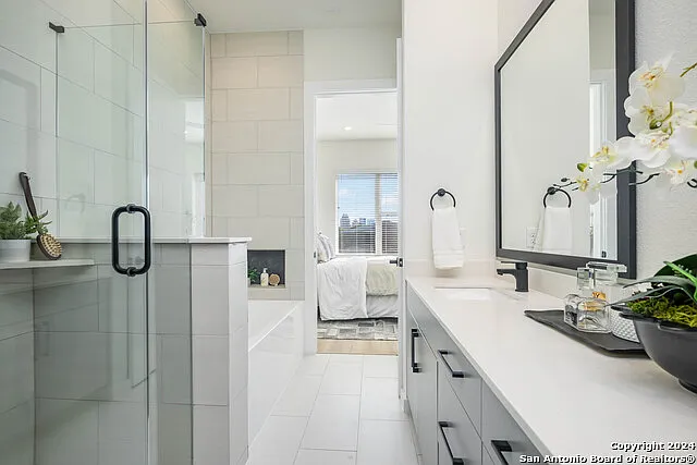 719 E Locust St #2102 — Photo 12